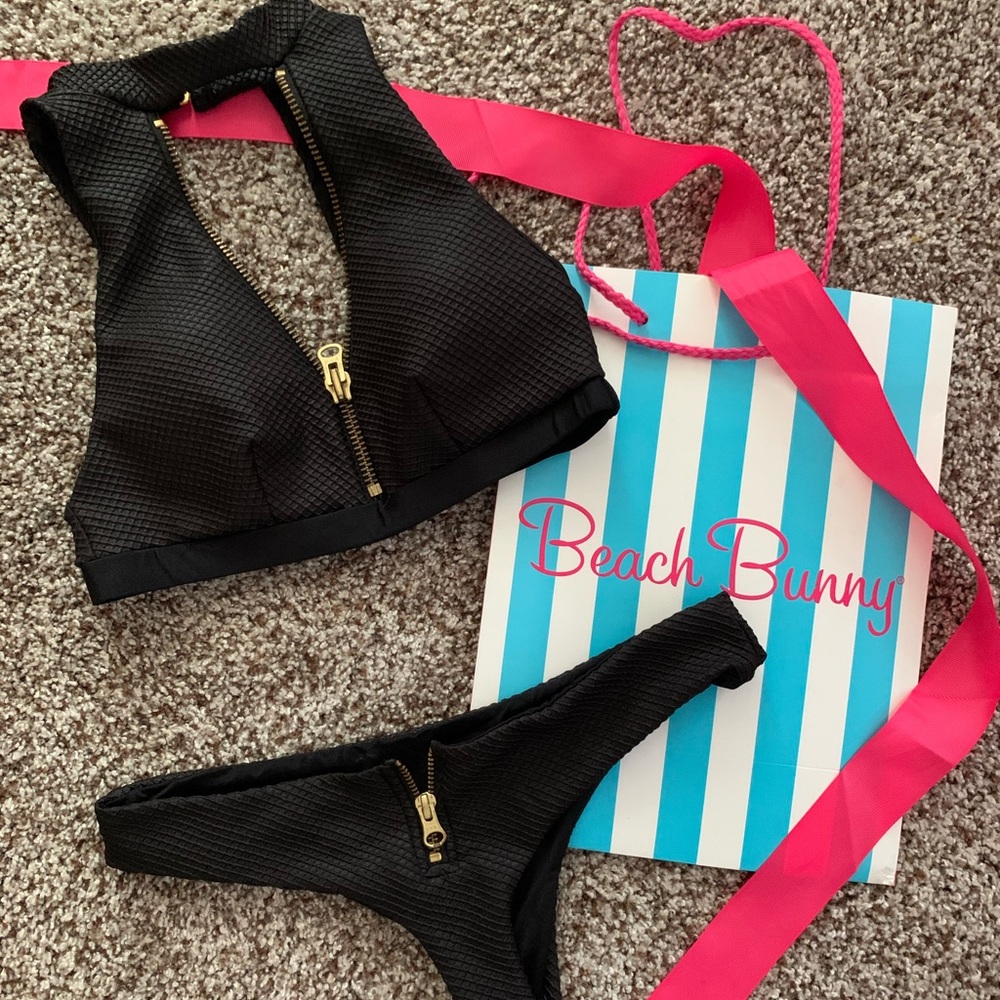 BEACH BUNNY BLACK ZIP ZOEY set